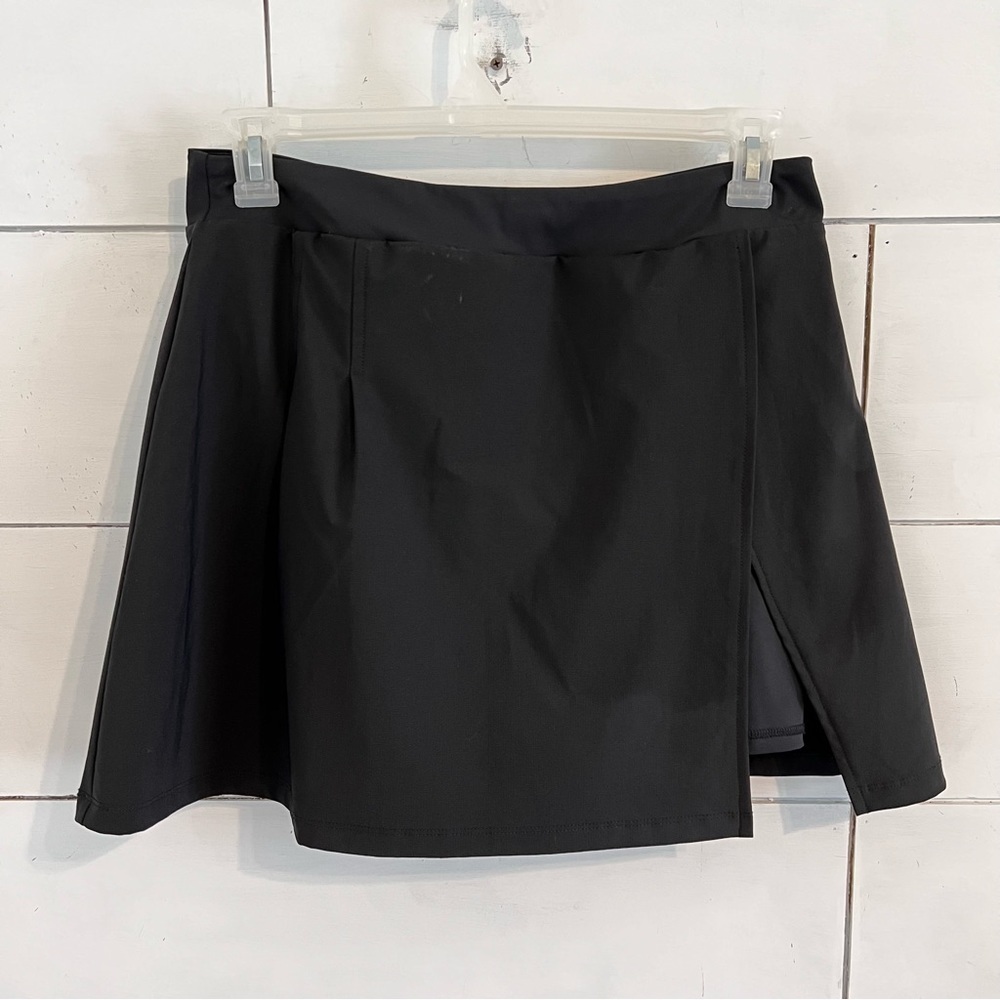 Kinesis Black Faux Wrap Skort. Size Large. EUC.